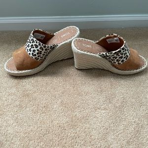 Tom's wedge sandals